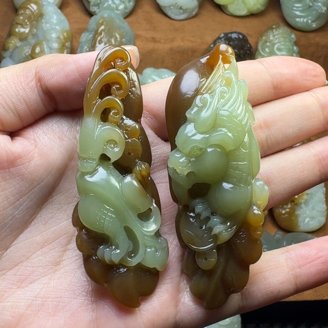 和田玉未镶嵌颈饰土**儿