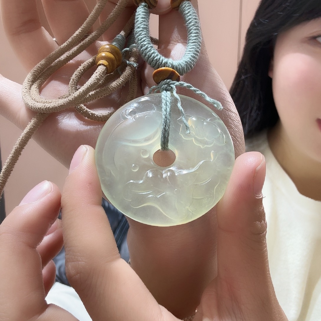 有***已蛇纹石玉未镶嵌颈饰