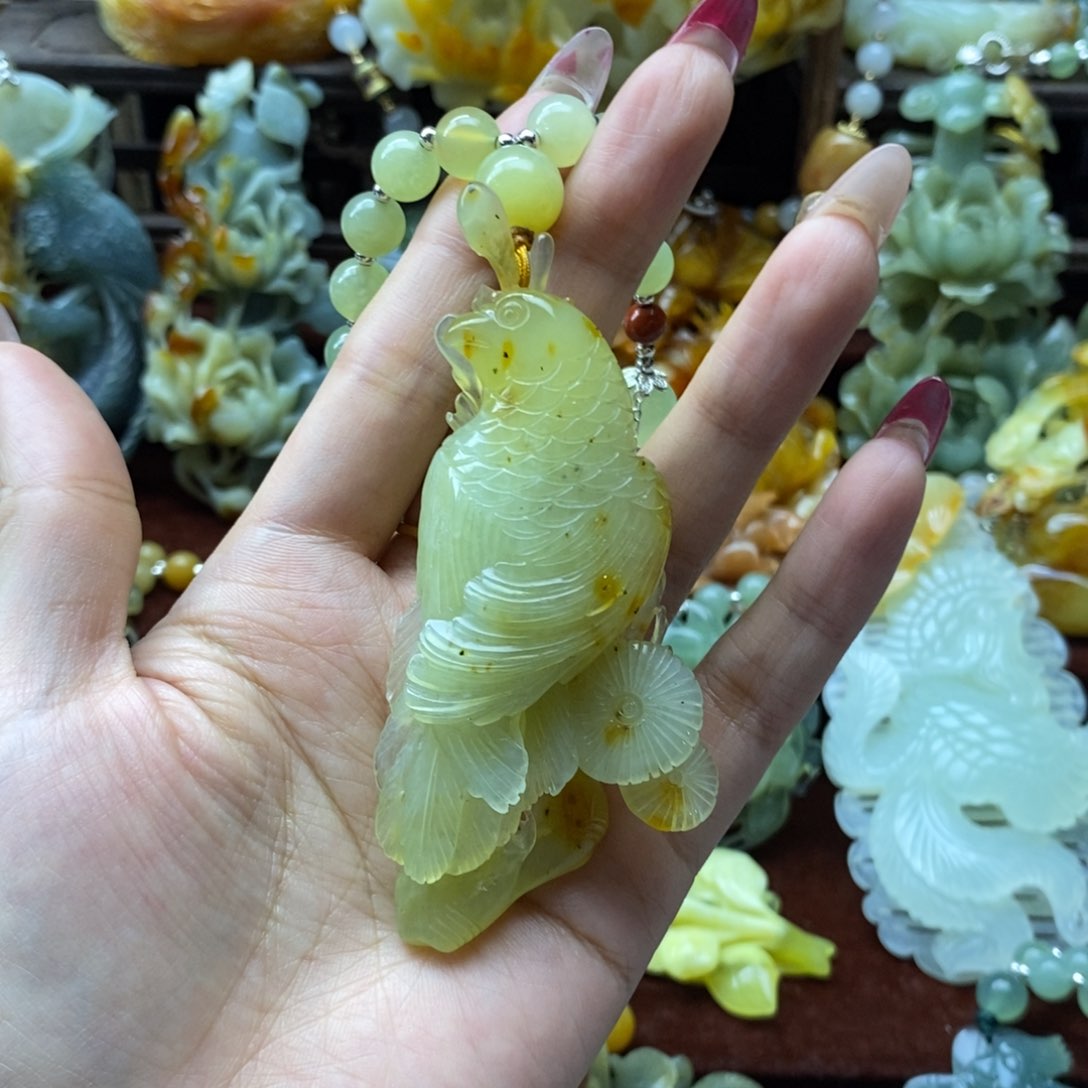 蛇纹石玉颈饰未镶嵌