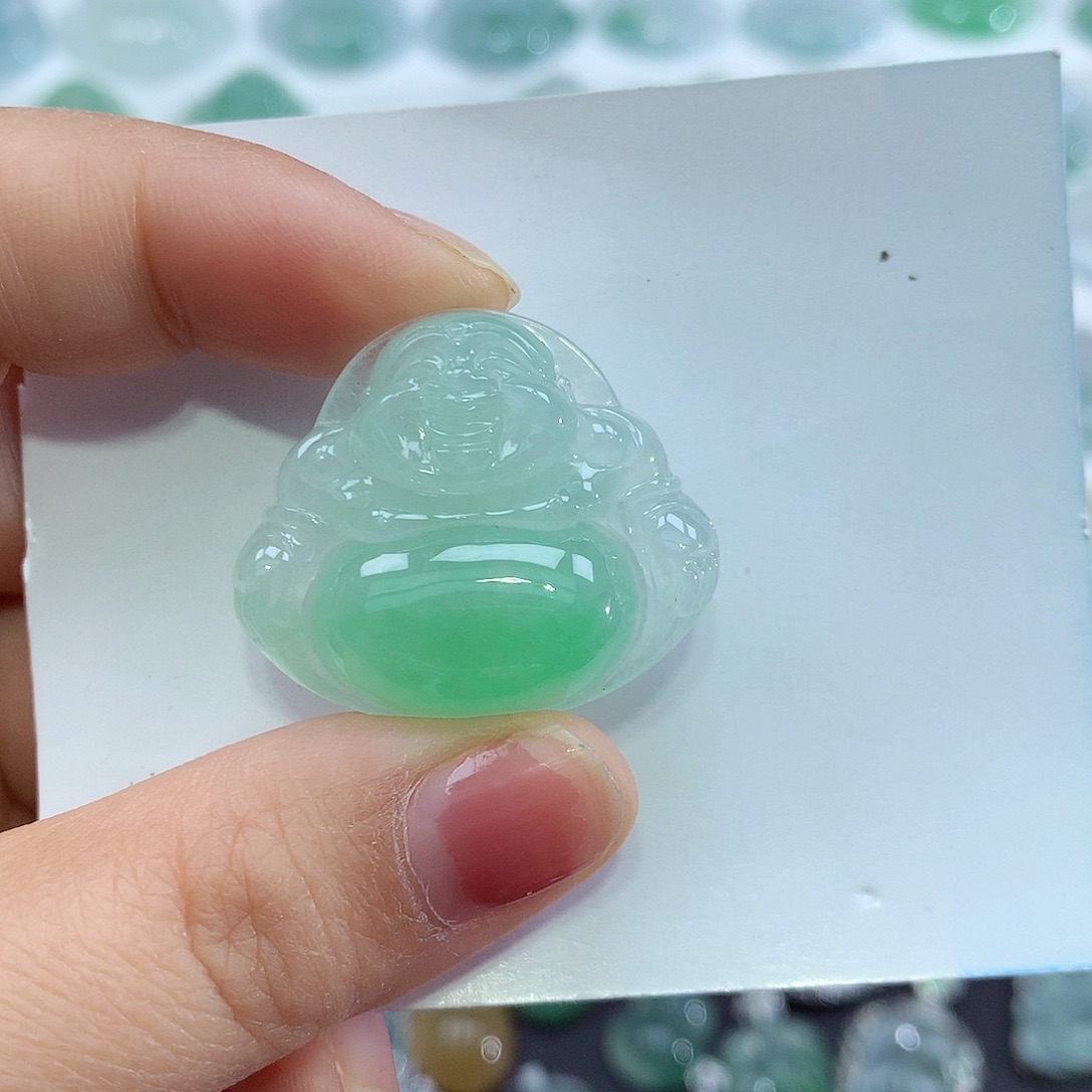 翡翠未镶嵌颈饰佛公