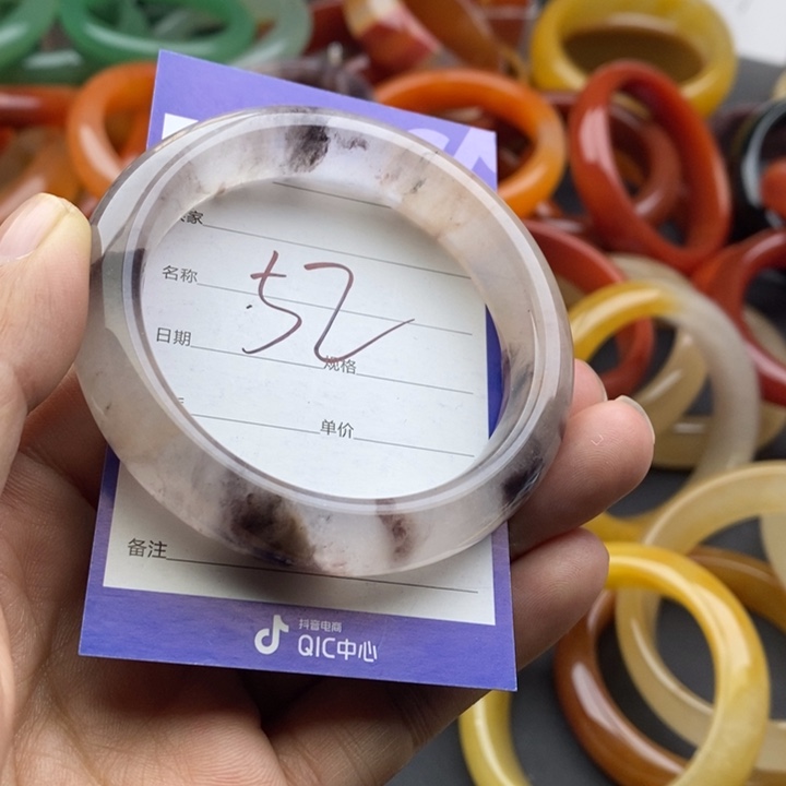 未镶嵌手镯石英质玉