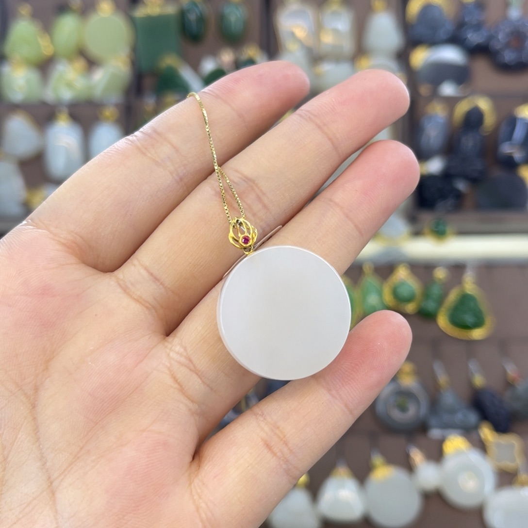 和田玉18K金镶嵌吊坠(赠链)