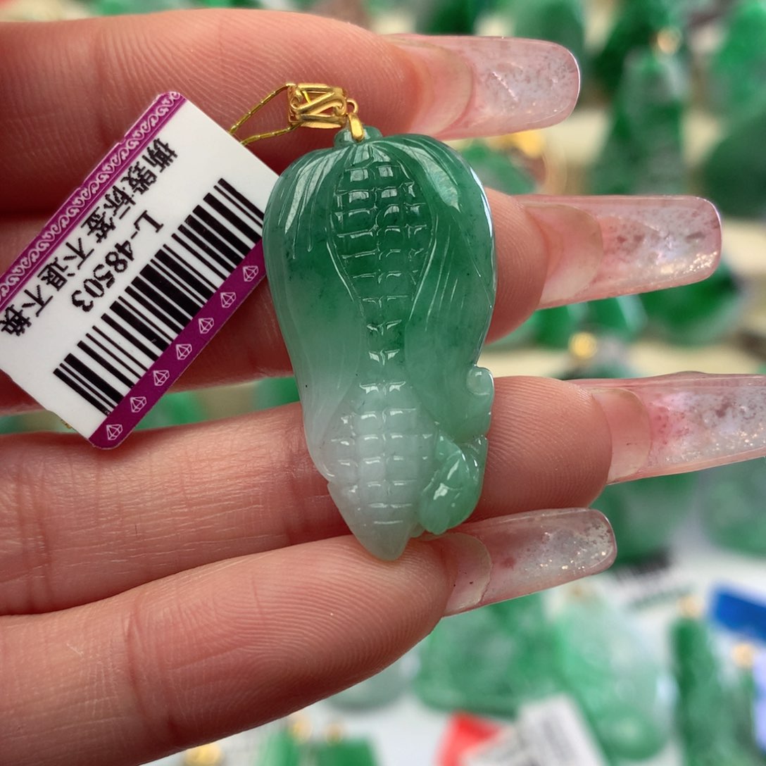 翡翠颈饰18K金镶嵌翡翠