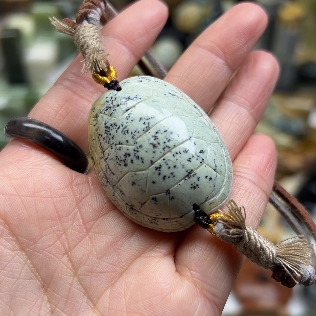 岫岩河磨玉（透闪石质玉）未镶嵌颈饰河磨玉富甲