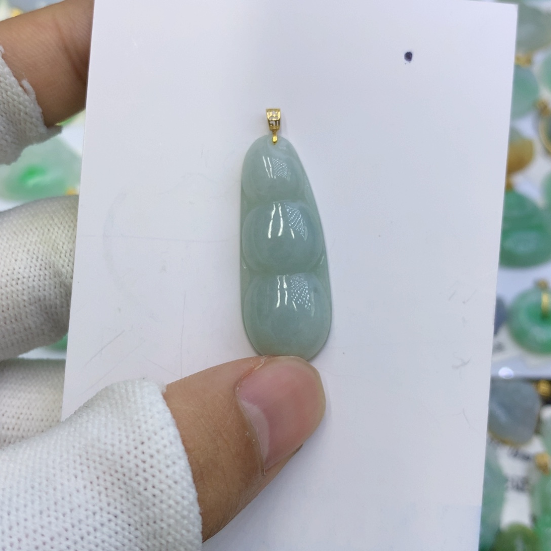 翡翠颈饰18K金镶嵌翡翠