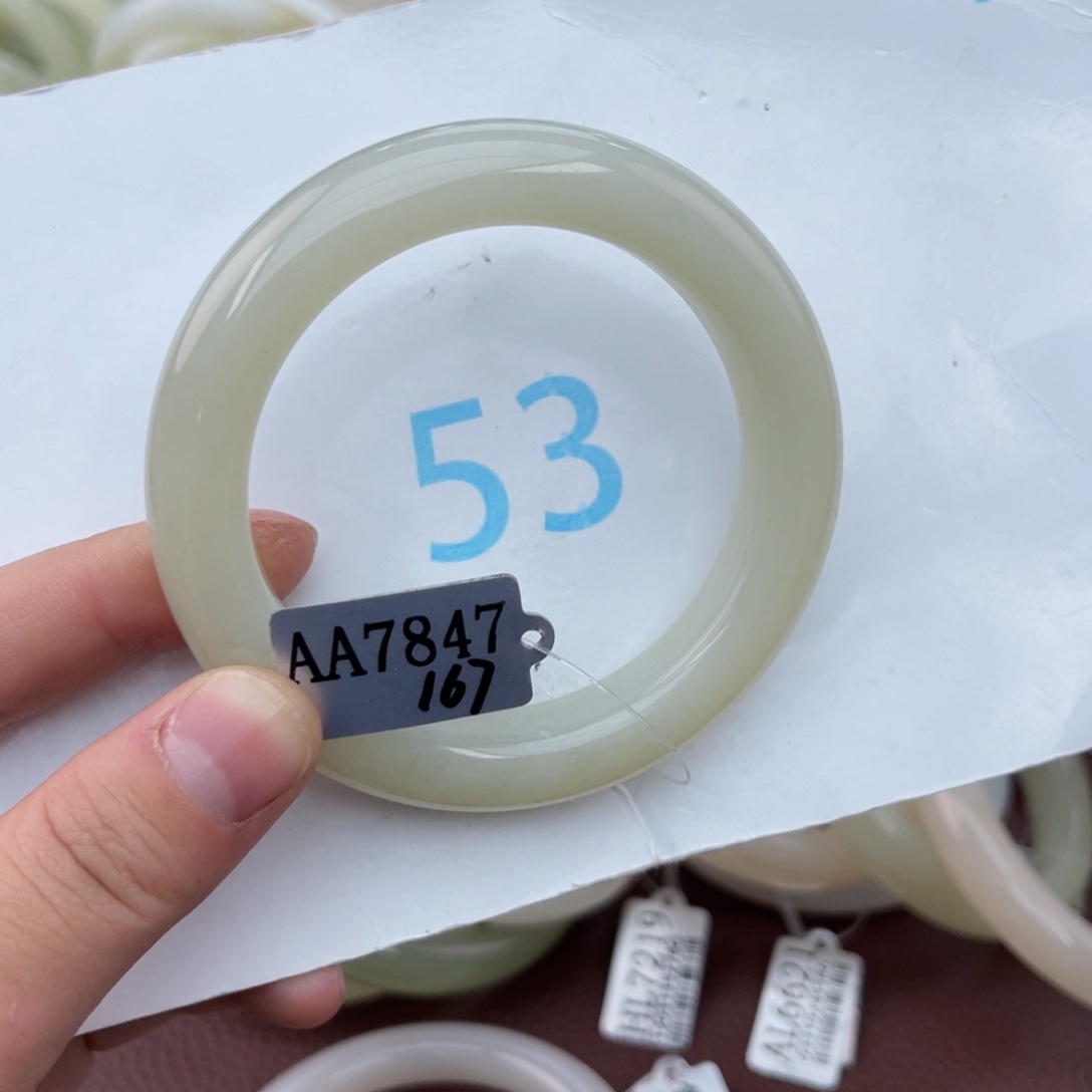 和田玉手镯未镶嵌