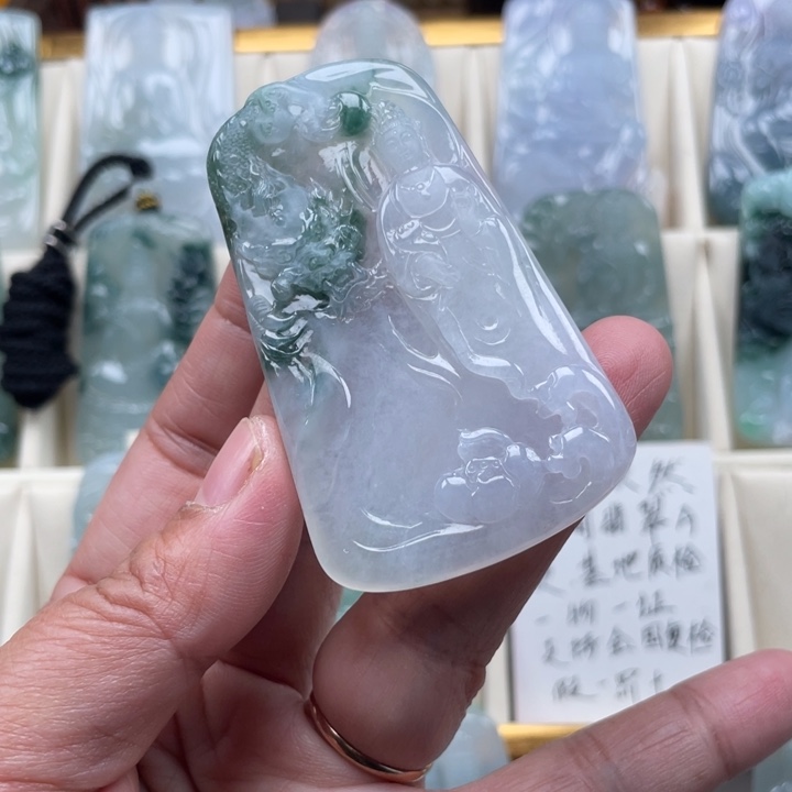 翡翠未镶嵌颈饰观音