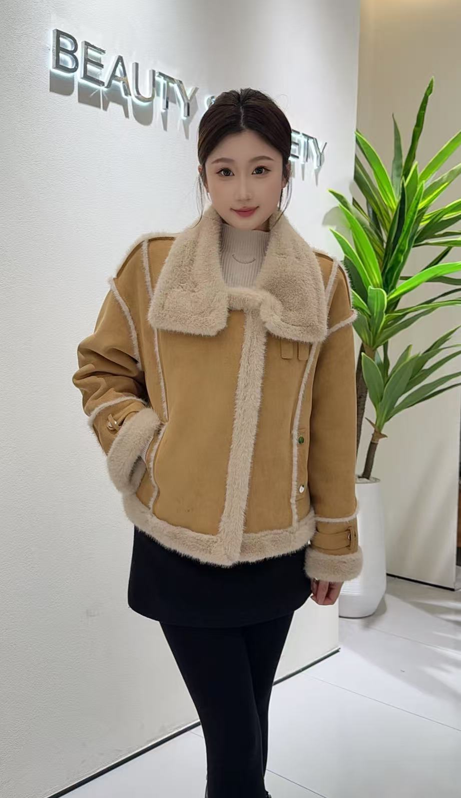韩版卡其色加绒加厚时尚短皮毛机车外套女士YA25441W001