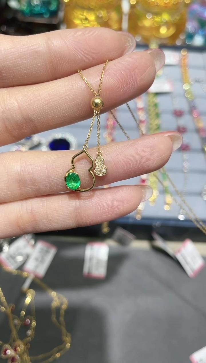 18K金镶嵌天然祖母绿项链葫芦款