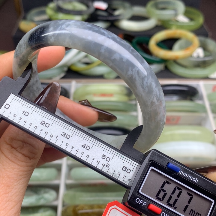 蛇纹石玉未镶嵌手镯508