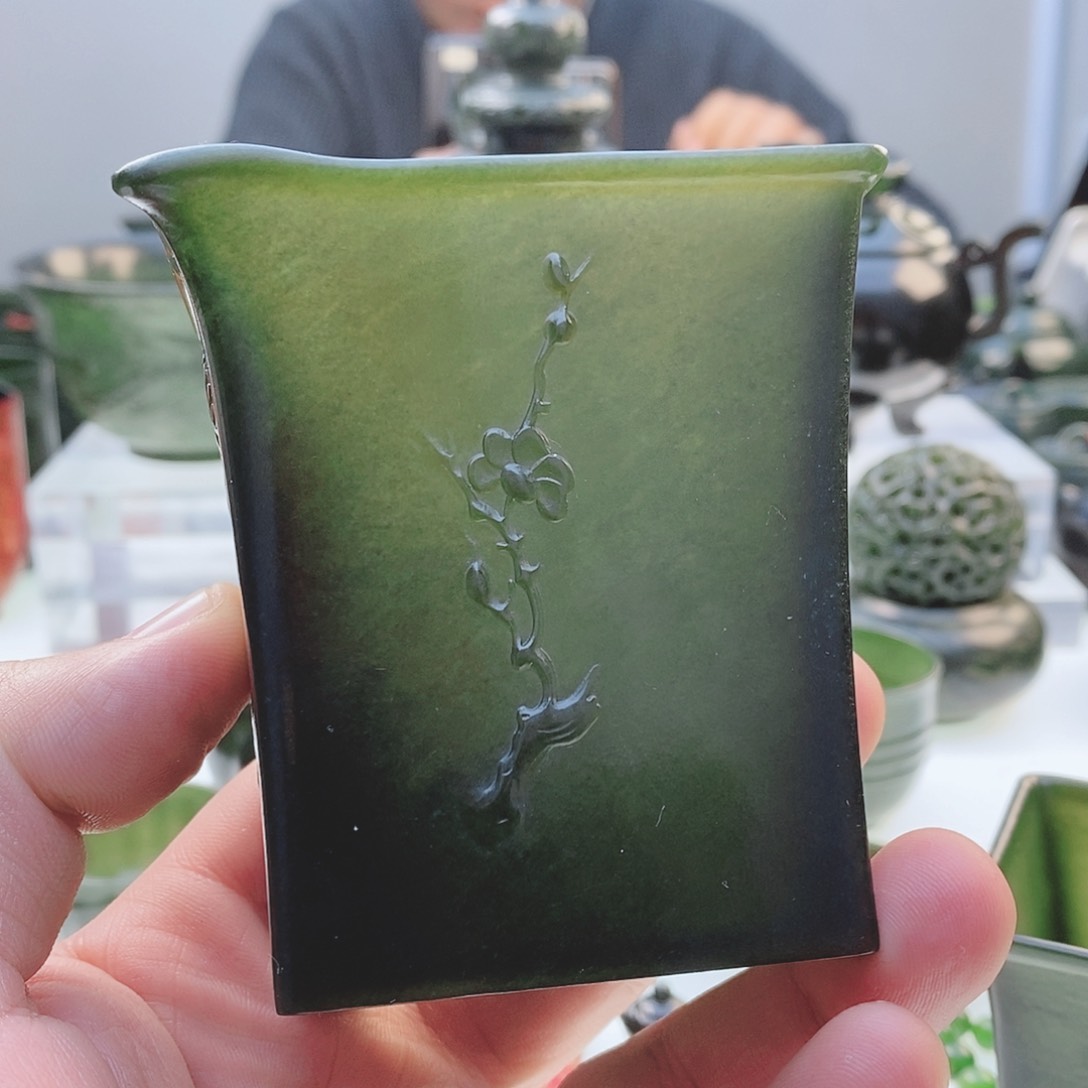 和田玉（青玉）把件未镶嵌红**蟹