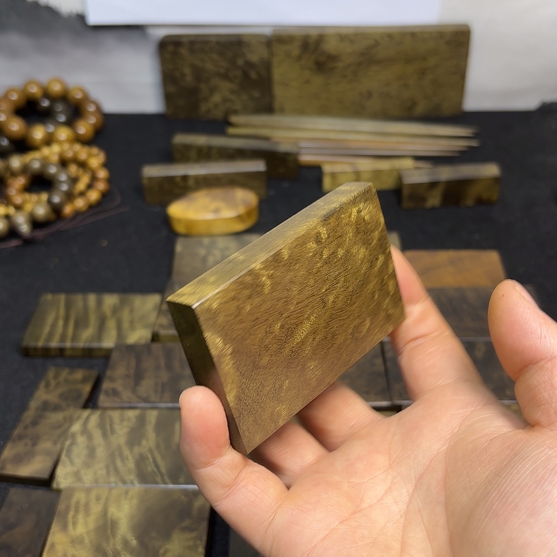 盛***得金丝楠一物一拍链接