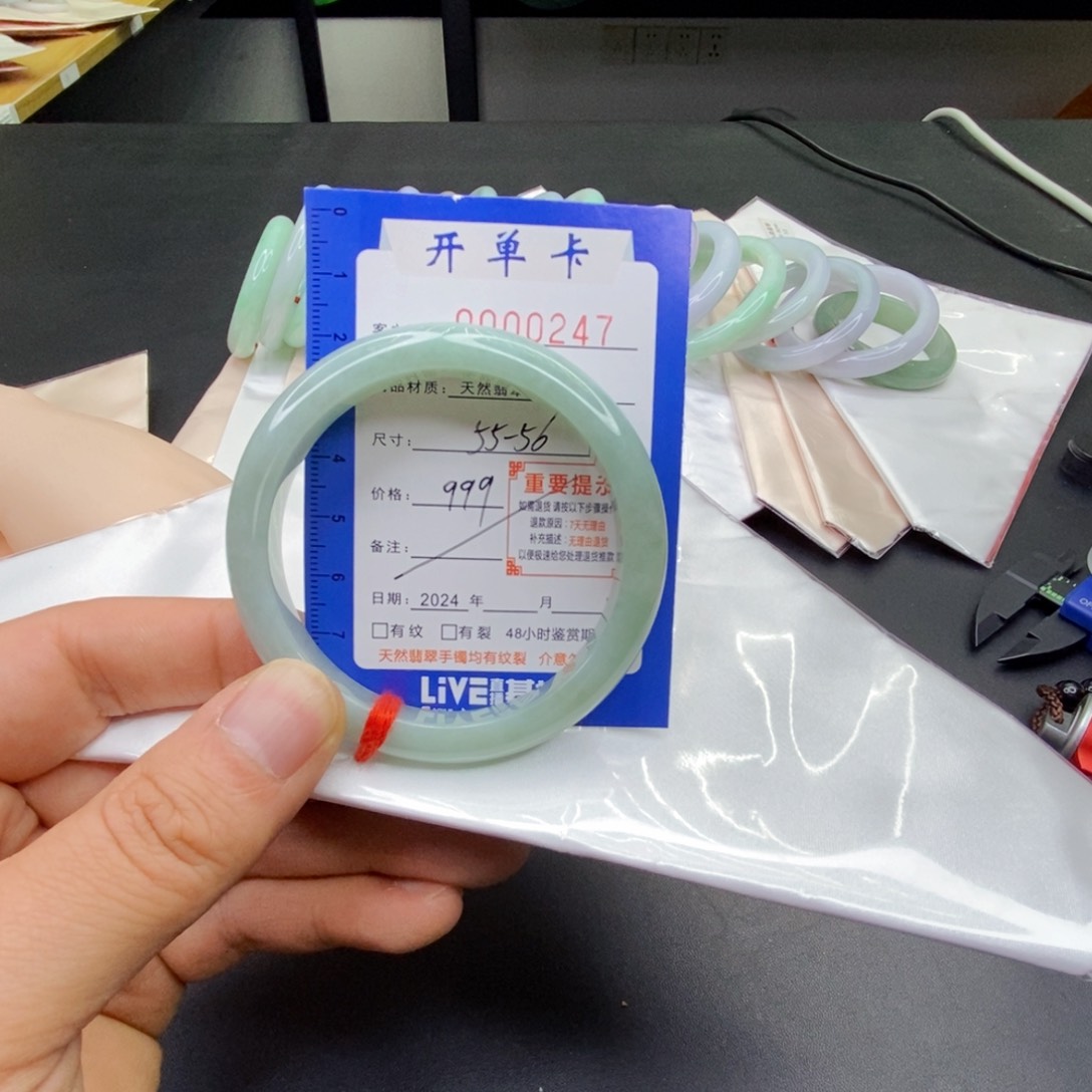 翡翠手镯未镶嵌o****?翡翠