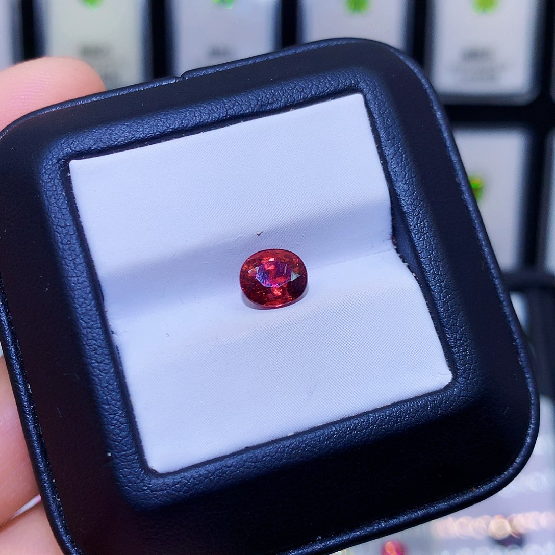 碧玺裸石未镶嵌1.72克拉