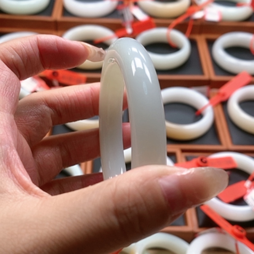 【闪购商品】未镶嵌手镯和田玉