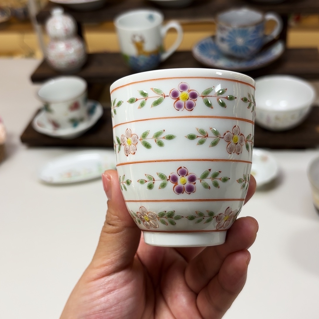 瓷                色绘游 