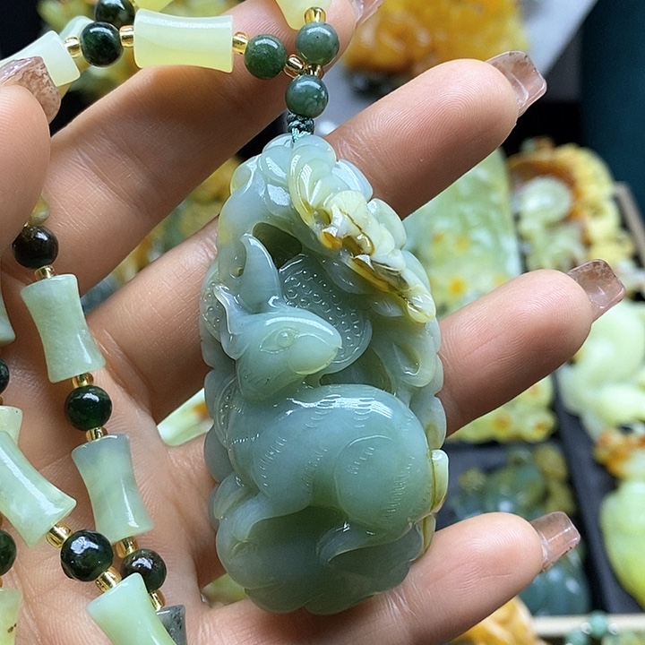 蛇纹石玉挂件未镶嵌