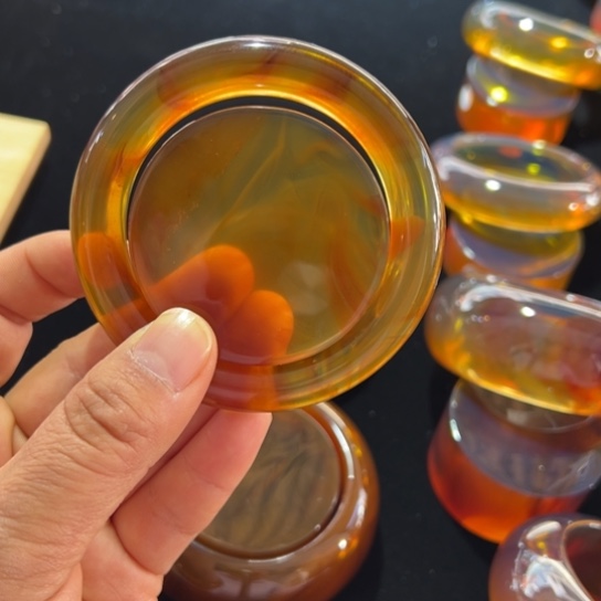 琥珀手镯未镶嵌小**可