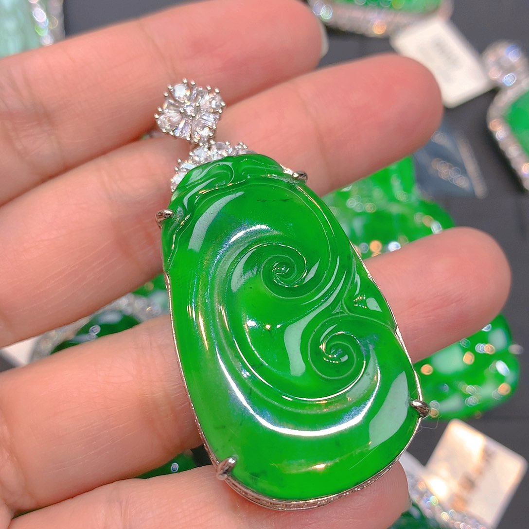 翡翠颈饰未镶嵌翡翠