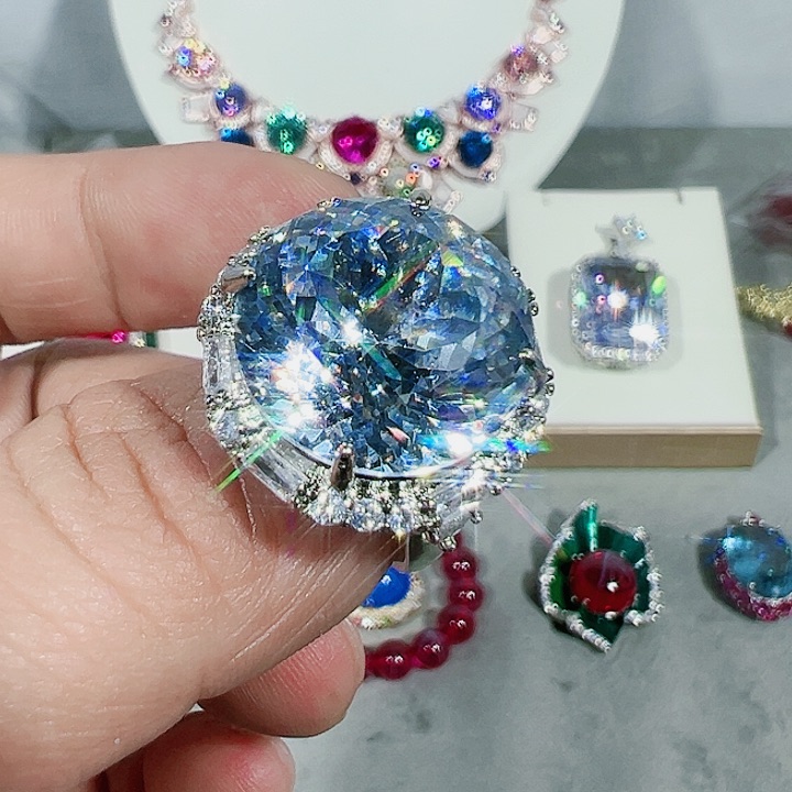 红宝石颈饰未镶嵌