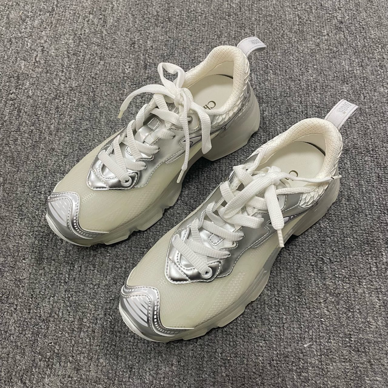 99新 DIOR/迪奥  Vibe减震防滑耐磨低帮生活休闲鞋  34码/5573