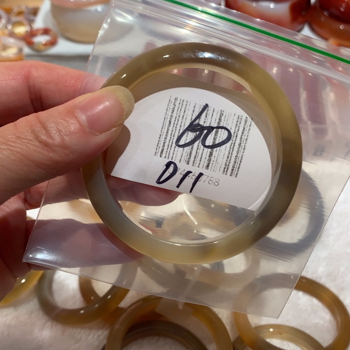 玛瑙/玉髓手镯未镶嵌清****960