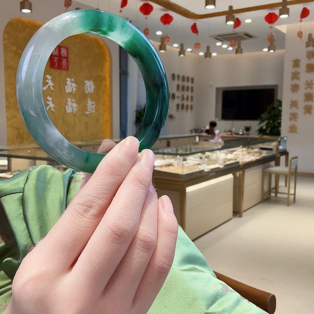 平***姐石英质玉未镶嵌石英质玉