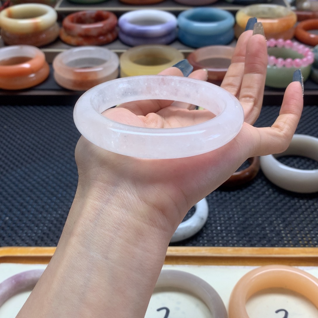 石英质玉手镯未镶嵌