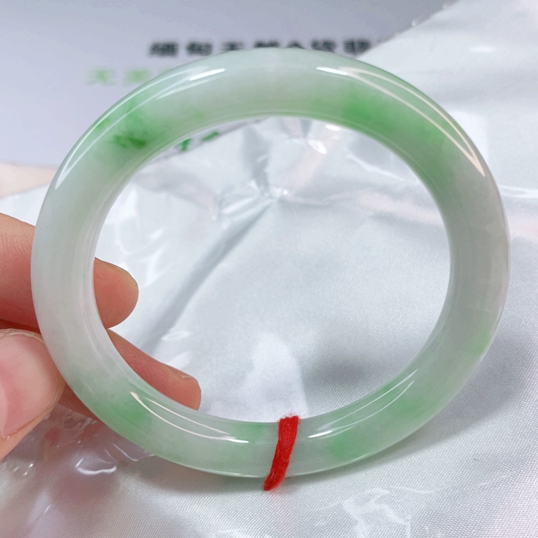 翡翠手镯未镶嵌54圈口圆条