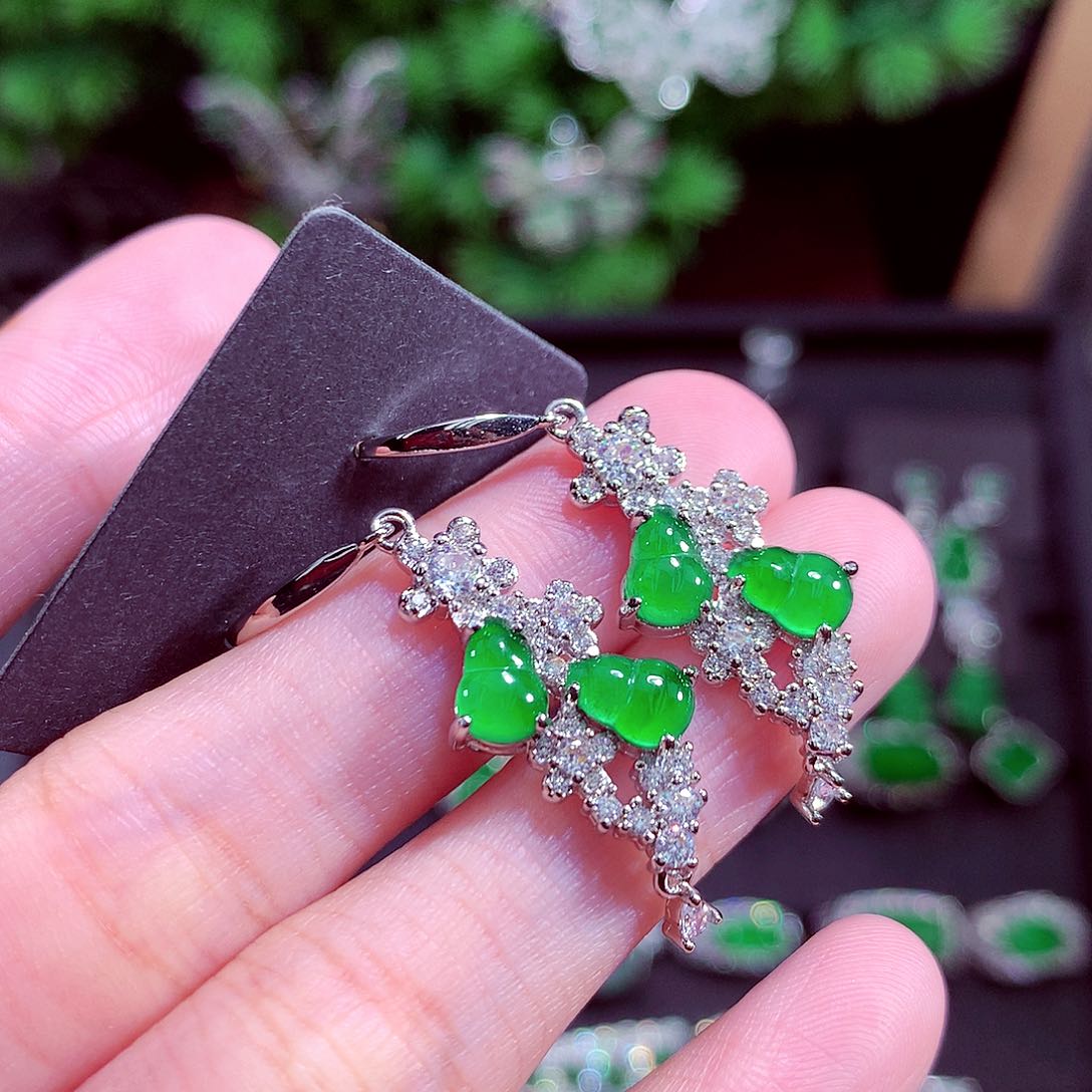 颈饰未镶嵌翡翠天然