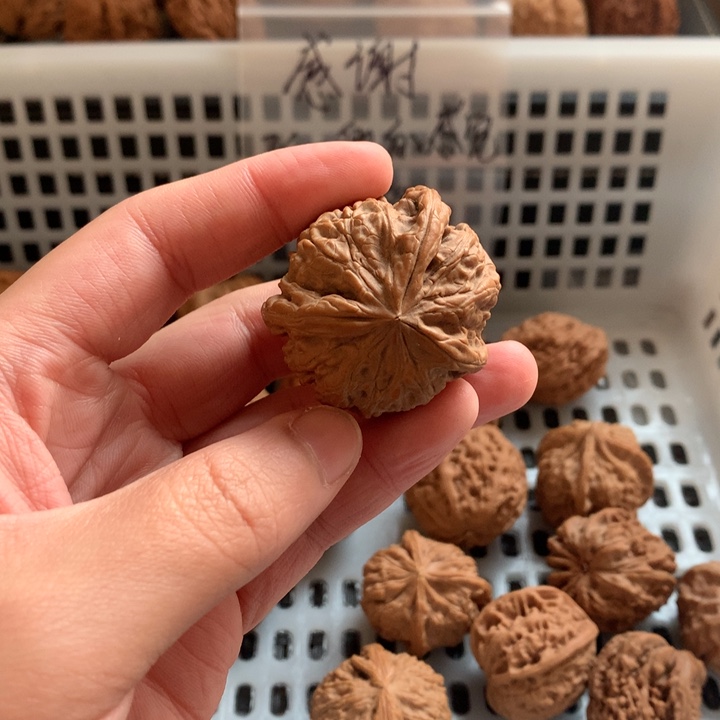 J***F文玩核桃把件平谷凹底