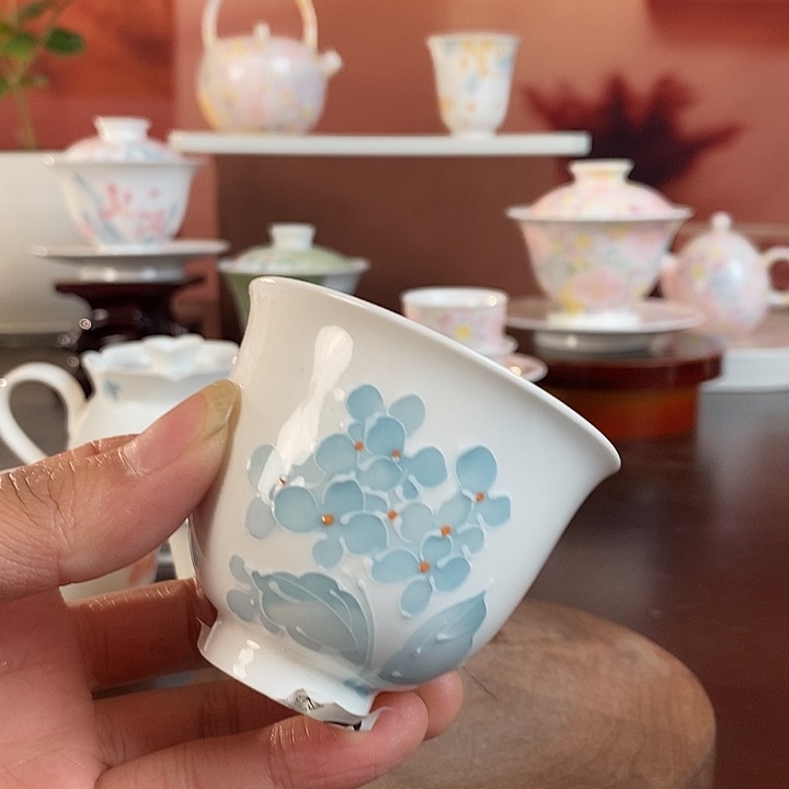 绣球花釉下品茗杯
