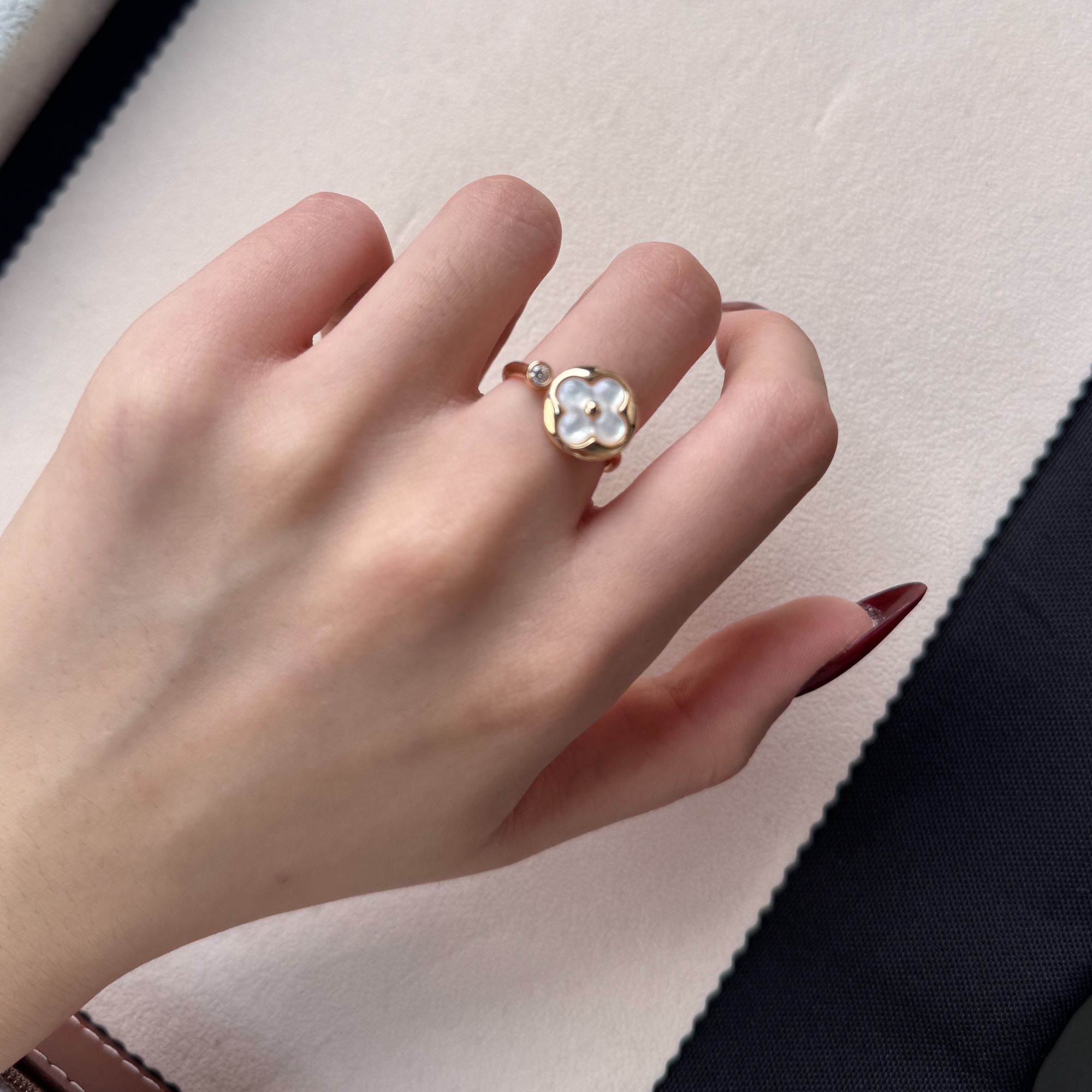 合金戒指 合金贝壳手饰 V金热销彩色透光 轻奢简约戒指