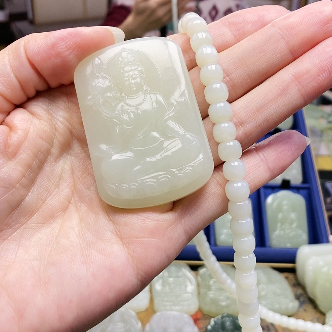 和田玉颈饰未镶嵌不**弃