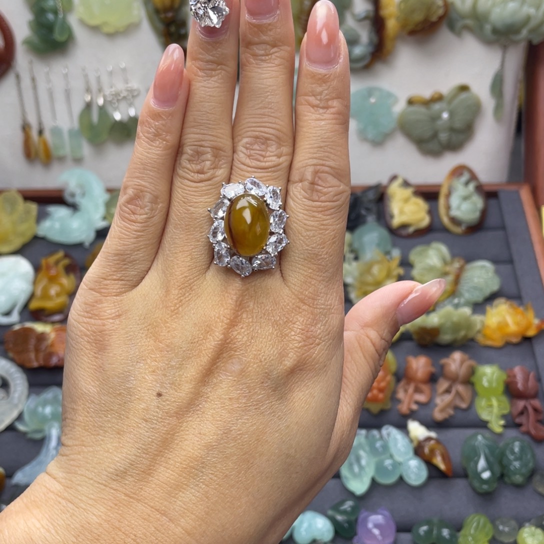 林***柳蛇纹石玉未镶嵌颈饰