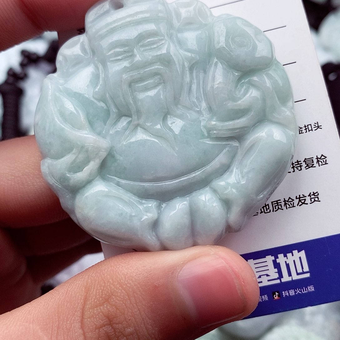 翡翠挂件未镶嵌翡翠