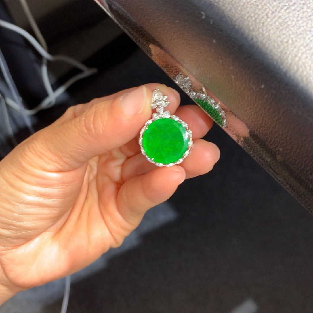 翡翠吊坠(不含链)18K金镶嵌