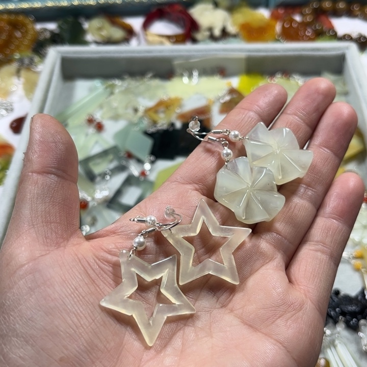 蛇纹石玉未镶嵌耳饰