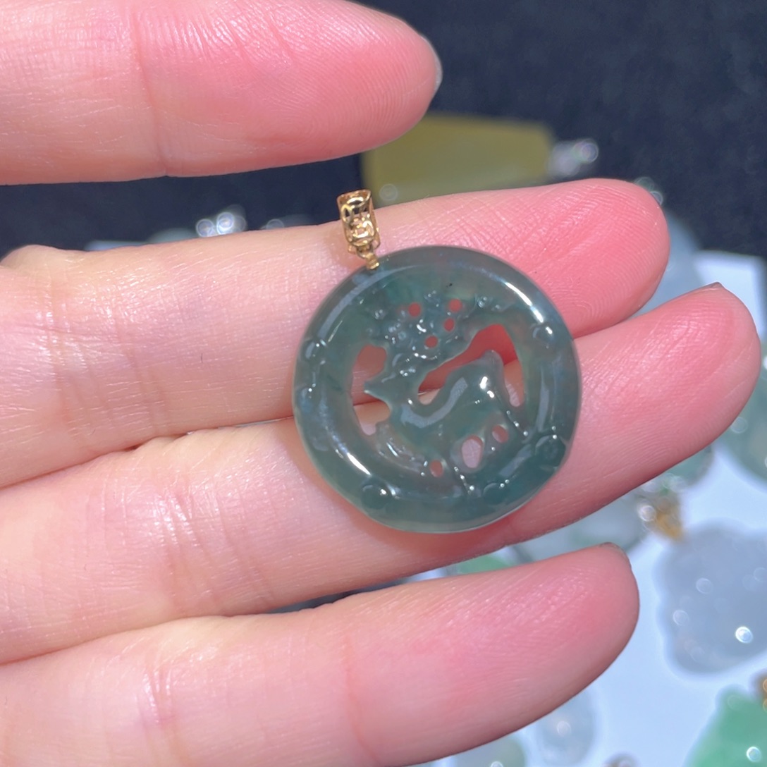 翡翠颈饰18K金镶嵌翡翠