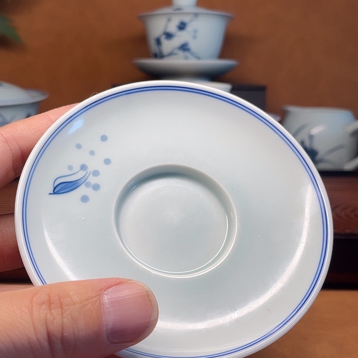 紅***綫手绘底托一个荷花的