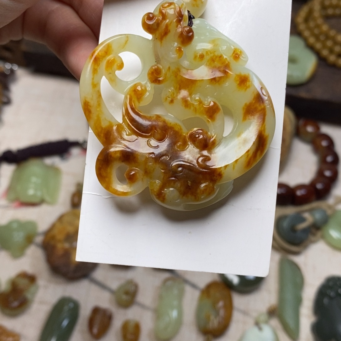 岫岩河磨玉（透闪石质玉）颈饰未镶嵌情*浓