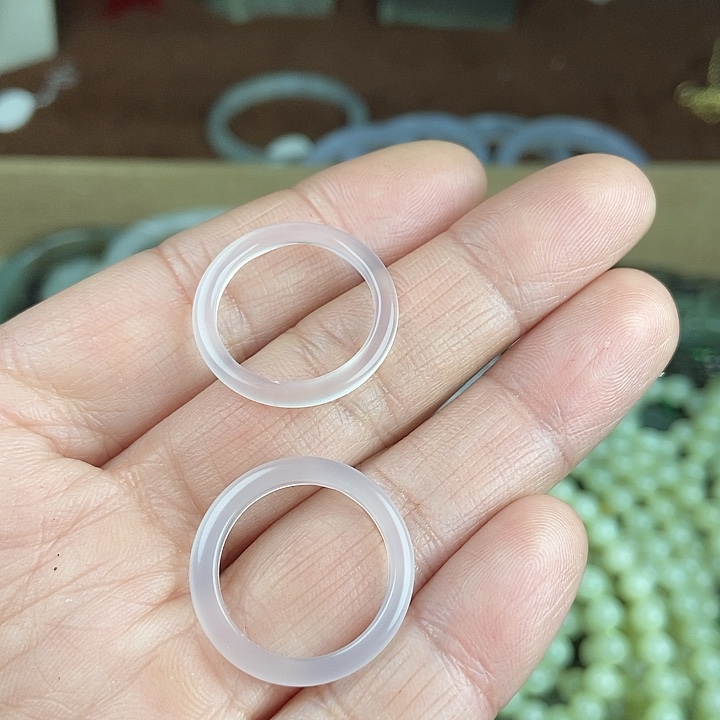 透闪石质玉未镶嵌戒指