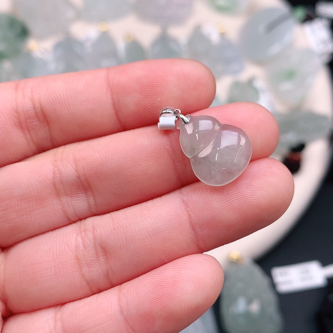 翡翠颈饰18K金镶嵌冰胶葫芦