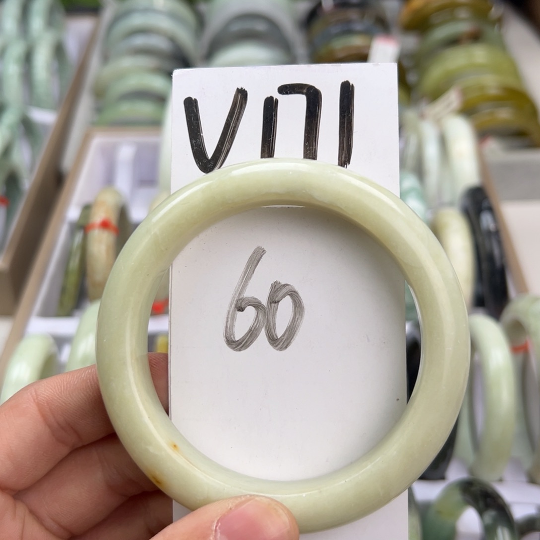 岫玉手镯未镶嵌天然岫玉微瑕