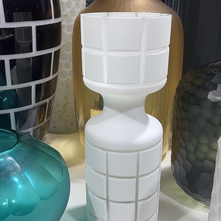 *****琉璃手工艺品白色磨刻花瓶花器高33口10