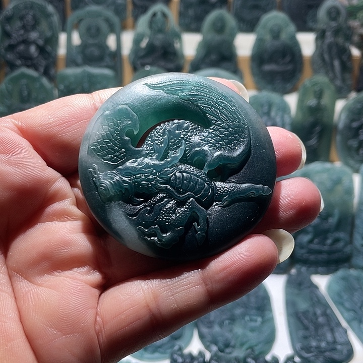 定制翡翠未镶嵌麒麟