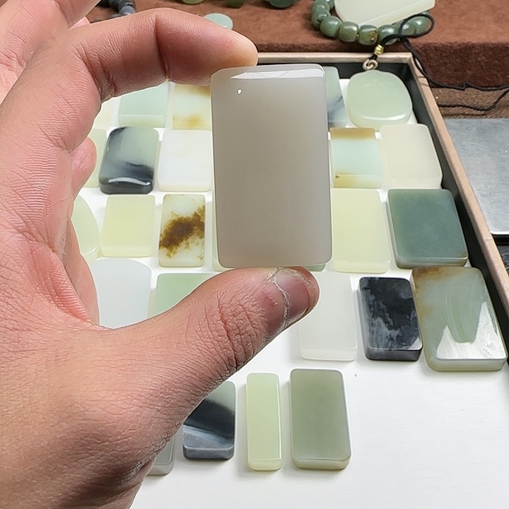 和田玉颈饰未镶嵌卟*