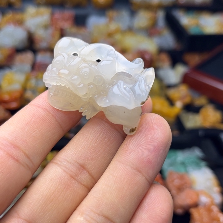 未镶嵌石英质玉（黄龙玉）颈饰