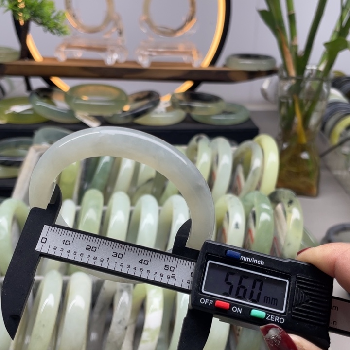 蛇纹石玉手镯未镶嵌193