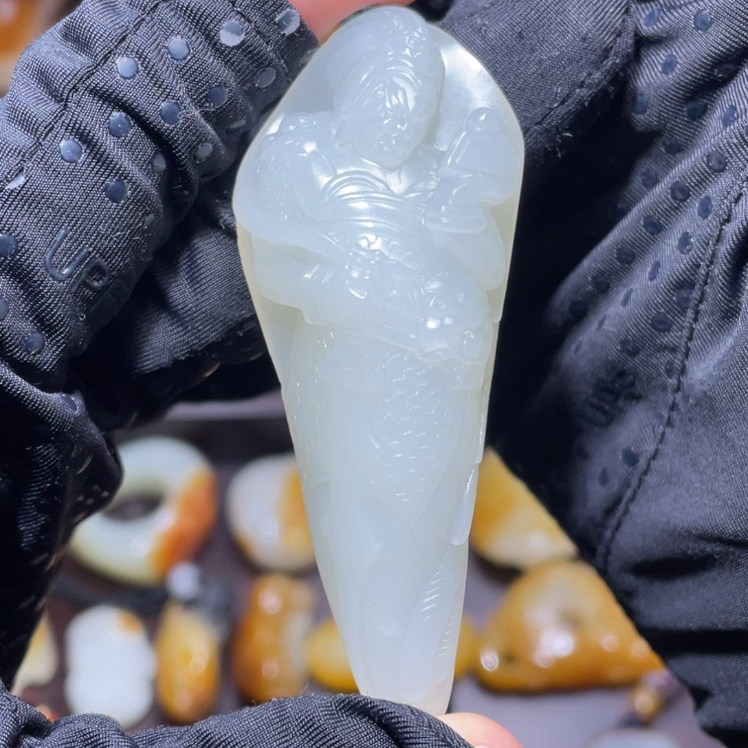 颈饰未镶嵌和田玉武将